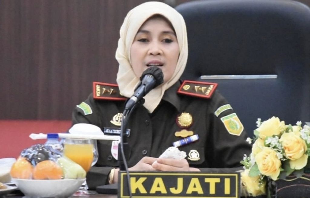 Keren! Kajati Jatim Mia Amiati Ternyata Piawai di Dunia Tarik Suara