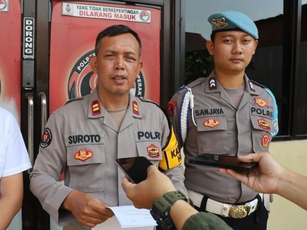 Kasihumas Polres Pelabuhan Tanjung Perak, Iptu Suroto