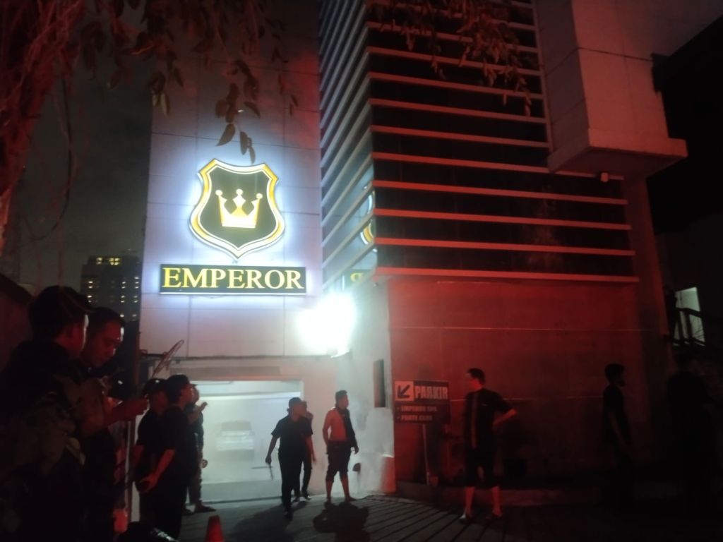 Emperor SPA Surabaya Kebakaran, Api Diduga dari Ruang Sauna