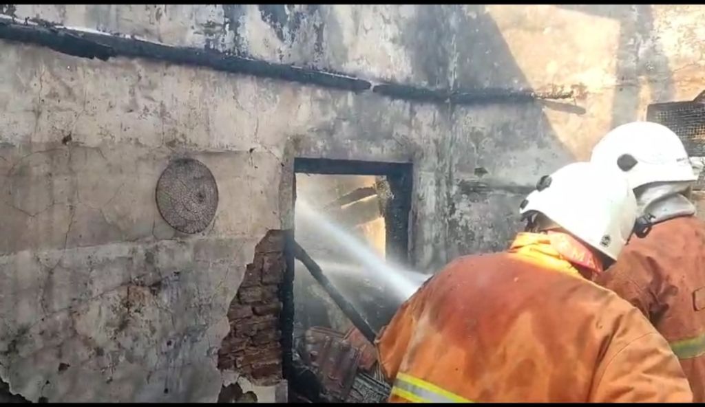 Rumah di Mojokerto Terbakar Gegara Lupa Matikan Kompor Elpiji