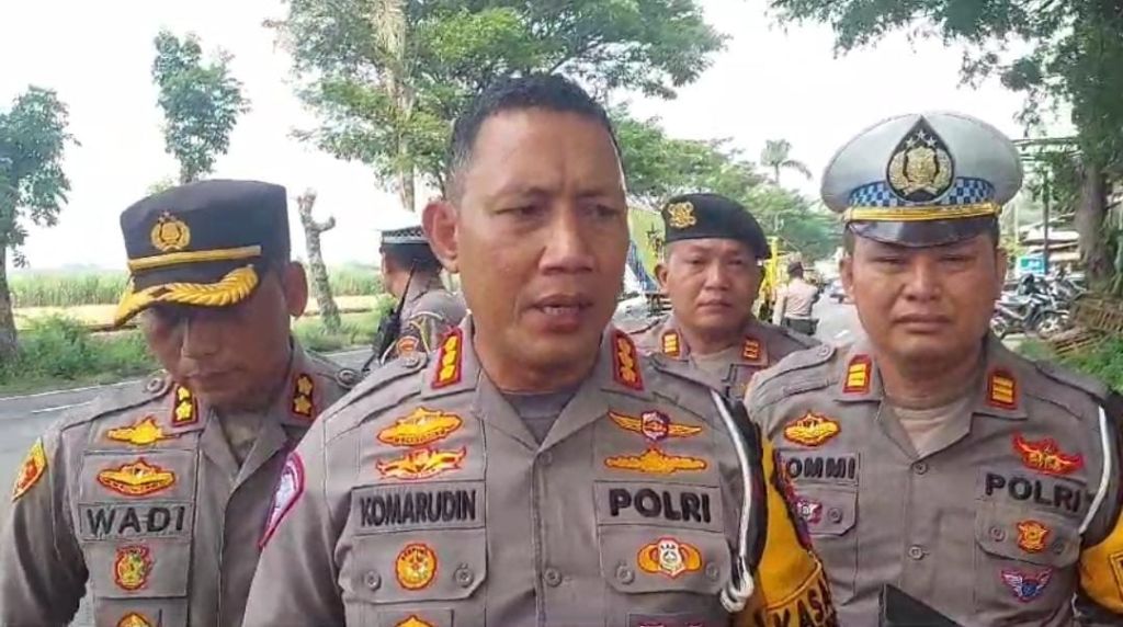 Dirlantas Polda Jatim, Kombes Pol Komarudin didampingi Kapolres Probolinggo Kota AKBP Wadi Sya'bani dan Kasat Lantas, AKP Tommi Hermanto.