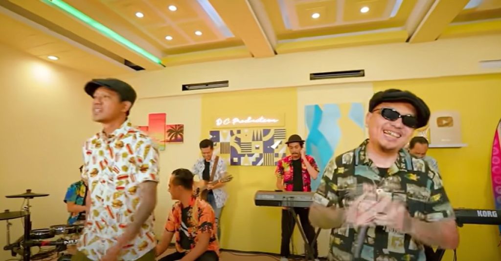 Penampilan Bravesboy di lagu Putuskan Pacarmu