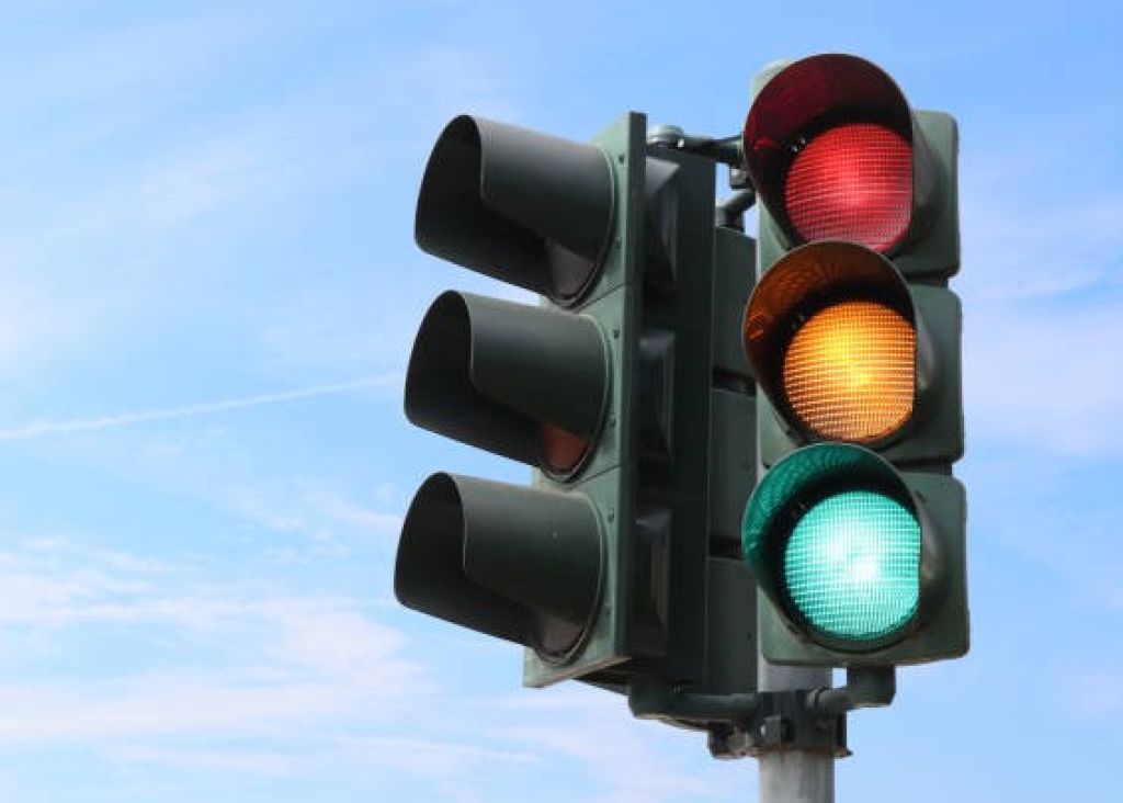 Info: Lampu Laiu Lintas Bakal Ditambah Satu, Ini Warna hingga Fungsinya