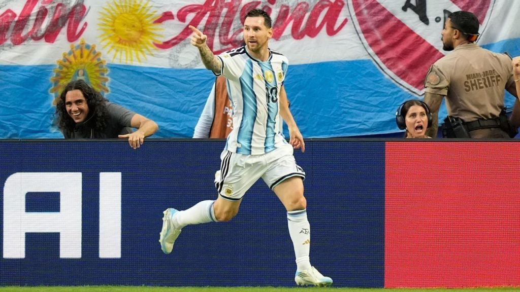 Messi Antar Argentina Menang Dramatis atas Cape Verde, Albiceleste Tantang Mesir