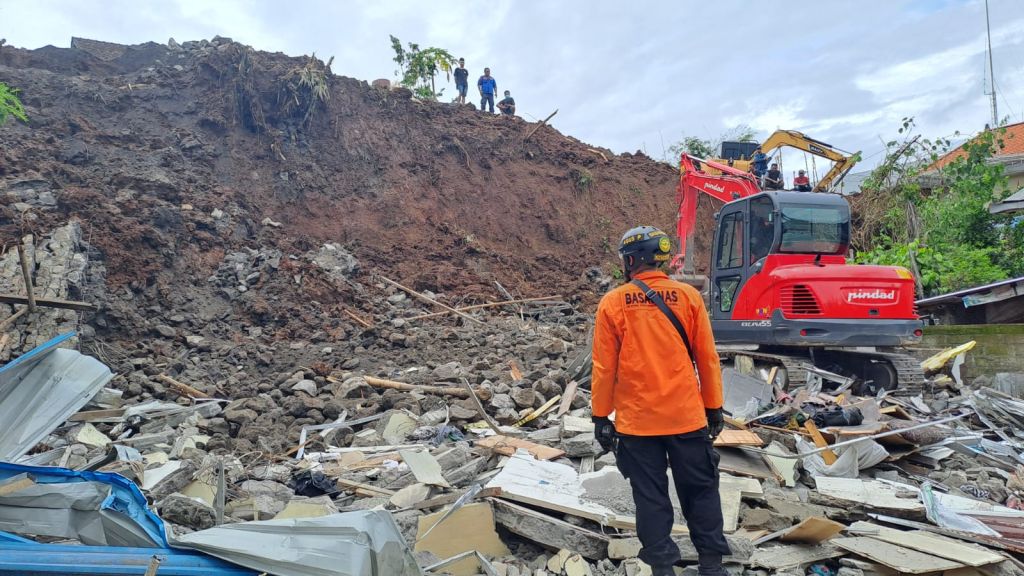 Longsor Juga Terjadi di Denpasar Bali: 8 Orang Jadi Korban, 3 Tewas