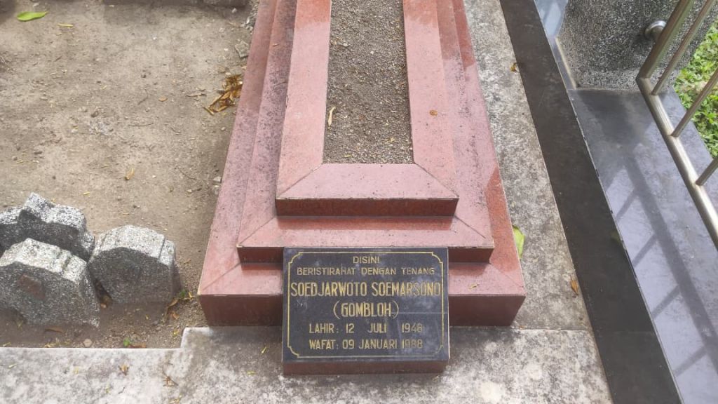 Makam Gombloh di Surabaya