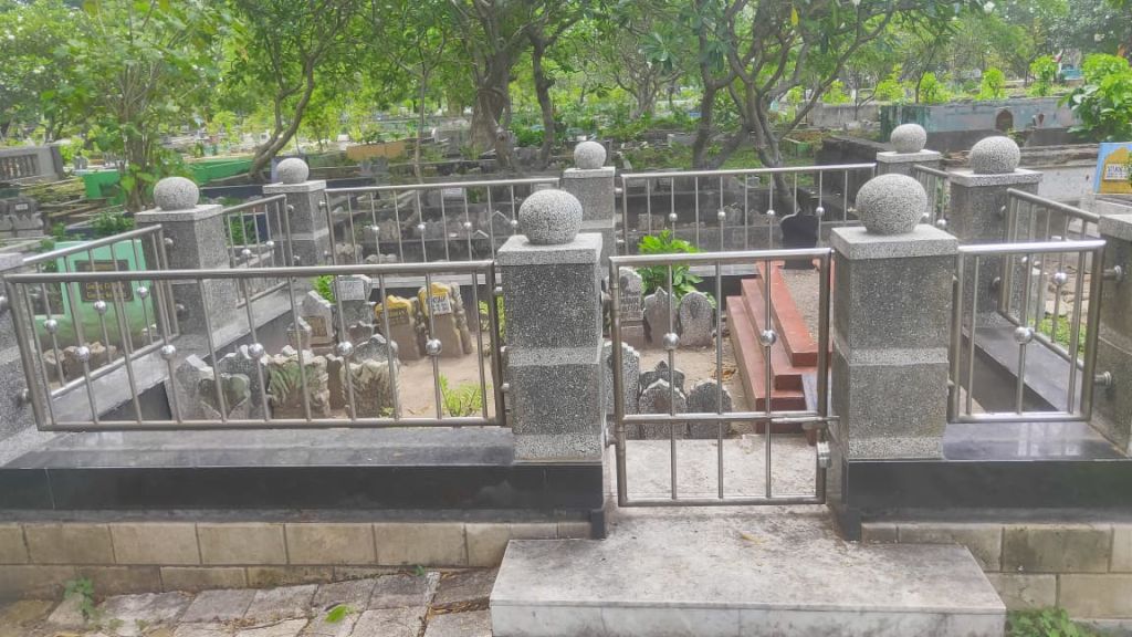 Makam Gombloh di Surabaya