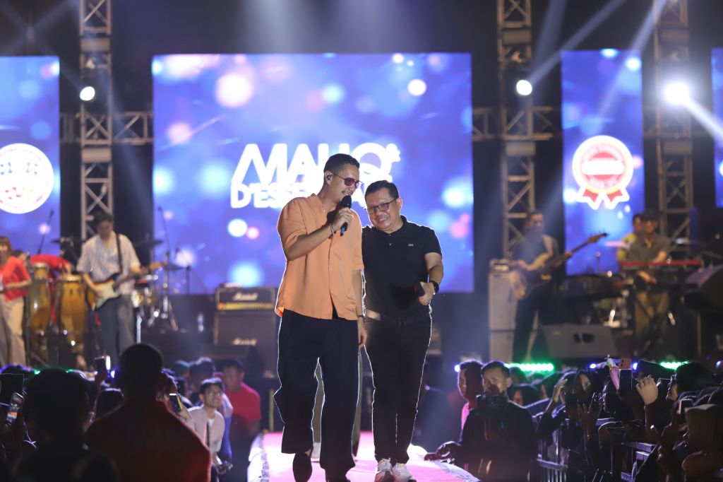 Maliq & D'Essentials Bius Ribuan Peserta PKKMB 2024 Untag Surabaya