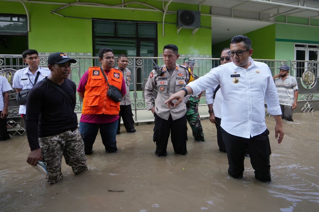 Langkah Pemkot Mojokerto Atasi Banjir: Dirikan Dapur Umum Hingga Benahi Tanggul Jebol