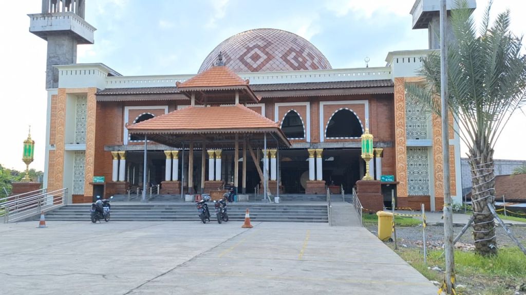 Masjid Agung Darussalam Mojokerto (Foto: Nana/mili.id)