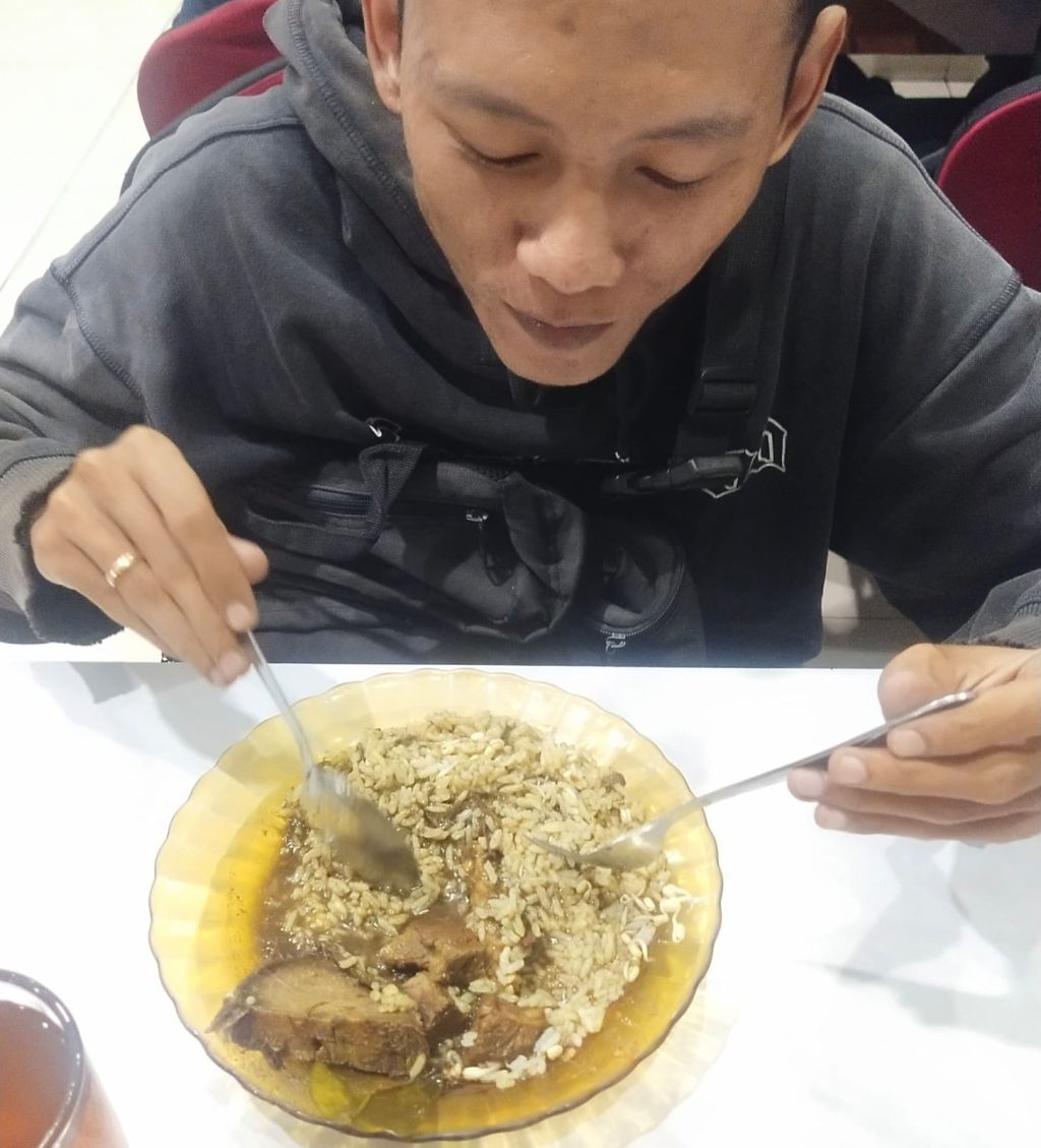 Rekomendasi Tempat Makan Enak dan Murah Usai Clubbing di Surabaya