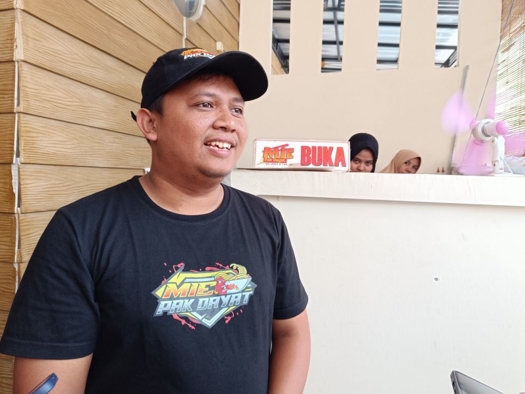 Yusuf, pemilik warung Mie Jebew