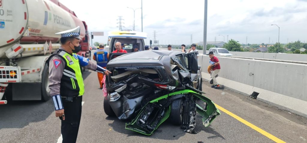 Penampakan Grand Livina usai diseruduk Porsche