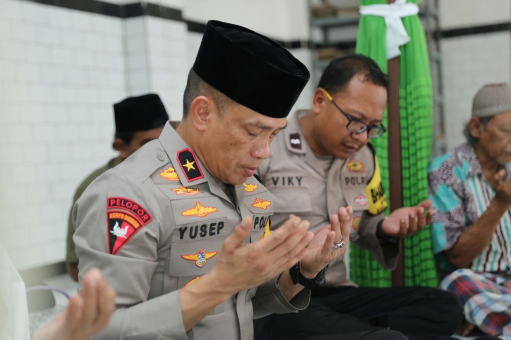 Momen Wakapolda Jatim, Brigjen Akhmad Yusep ziarah ke Makam Sunan Bungkul
