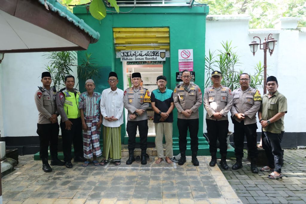Momen Wakapolda Jatim, Brigjen Akhmad Yusep ziarah ke Makam Sunan Bungkul