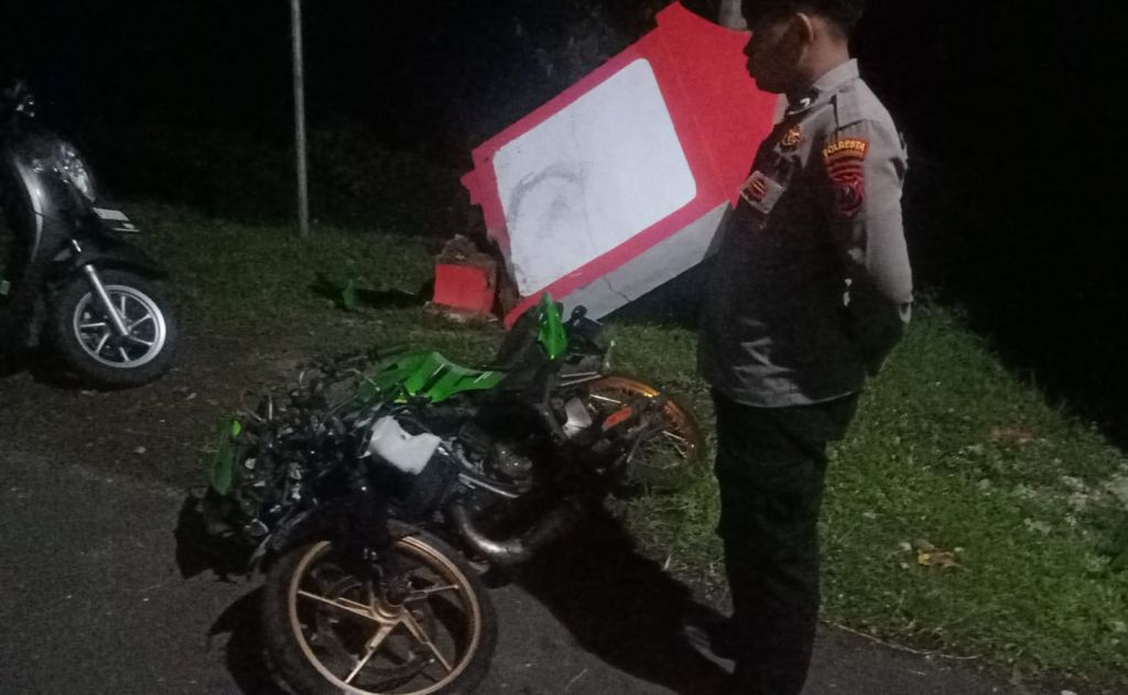 Motor Sport Tabrak Gapura Desa di Banyuwangi, Pengendara Tewas