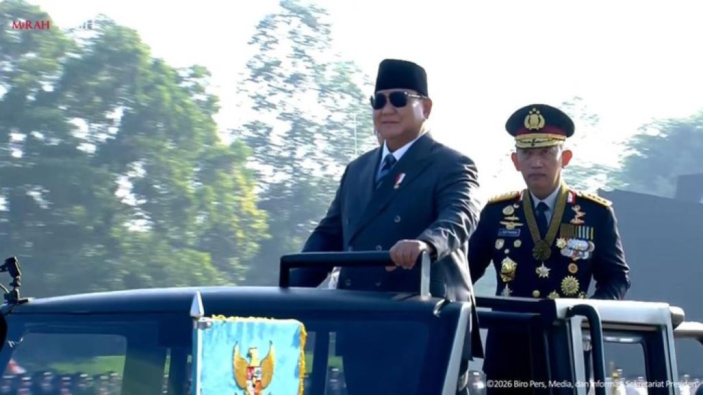 Prabowo Pimpin Upacara Hari Bhayangkara ke-80, Tinjau Pasukan di Satlat Brimob Cikeas