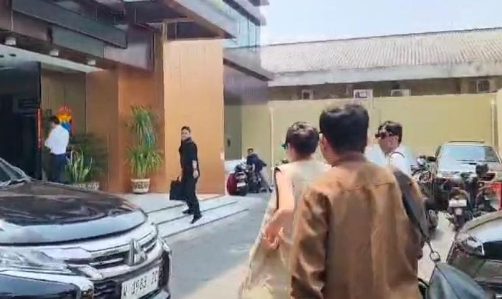 Nikita Mirzani penuhi panggilan Penyidik Polda Jatim