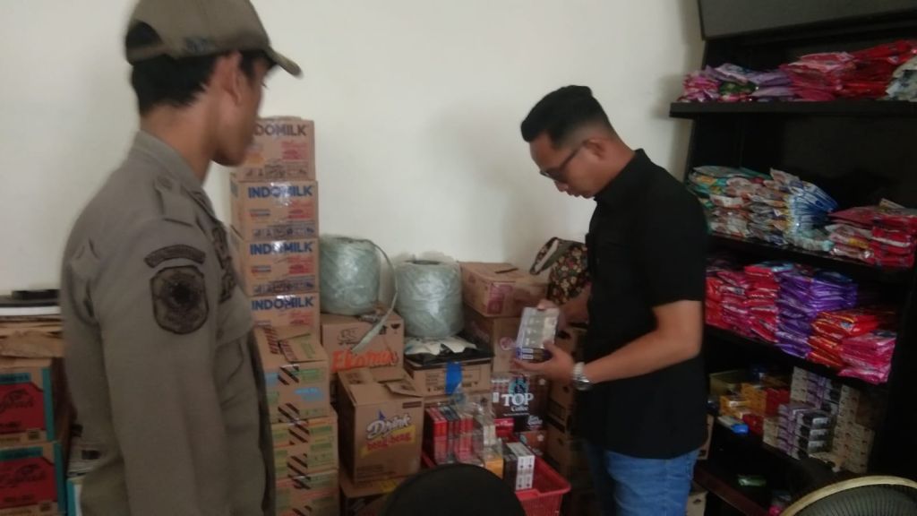 Operasi pemberantasan barang kena cukai ilegal digelar Satpol PP Kota Mojokerto dan tim gabungan dari Kantor Bea Cukai, TNI, Polri dan OPD terkait (Foto: Dok. Satpol PP Kota Mojokerto)