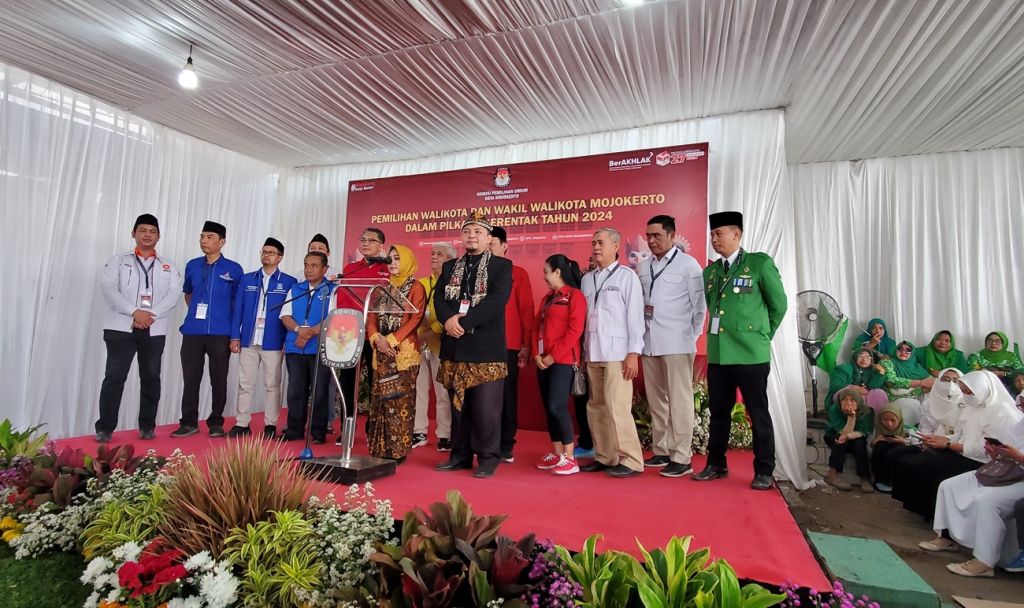 Pasangan Ning Ita-Cak Sandi mendaftar ke KPU Kota Mojokerto