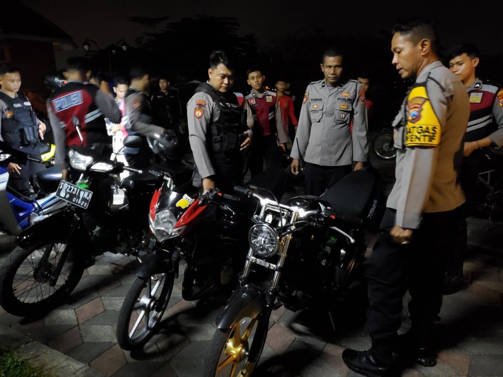 Sat Samapta Polres Mojokerto Kota melakukan patroli akhir pekan untuk menjaga kamtibmas