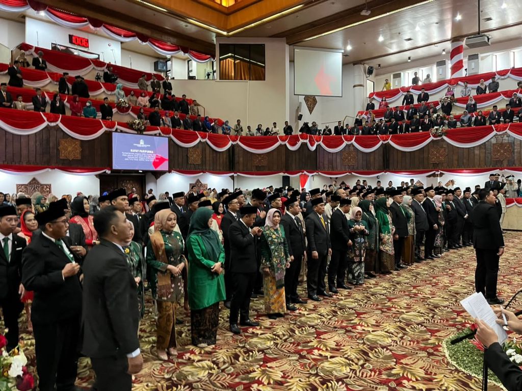 120 Anggota DPRD Jatim Dilantik, Dua Srikandi Pimpinan Sementara