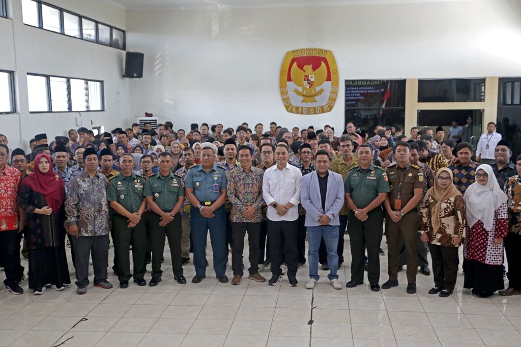 Wali Kota Eri Cahyadi menghadiri pelantikan anggota PPK di Surabaya