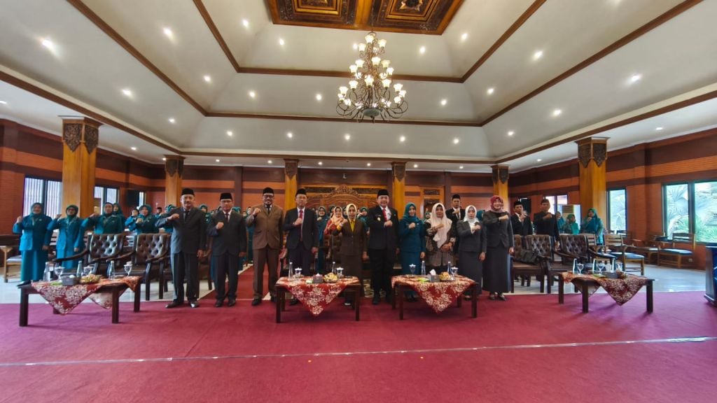 Wali Kota Ika Puspitasari (Ning Ita) melantik TP PKK Kota Mojokerto Masa Bakti 2025–2030 (Foto: Nana/mili.id)