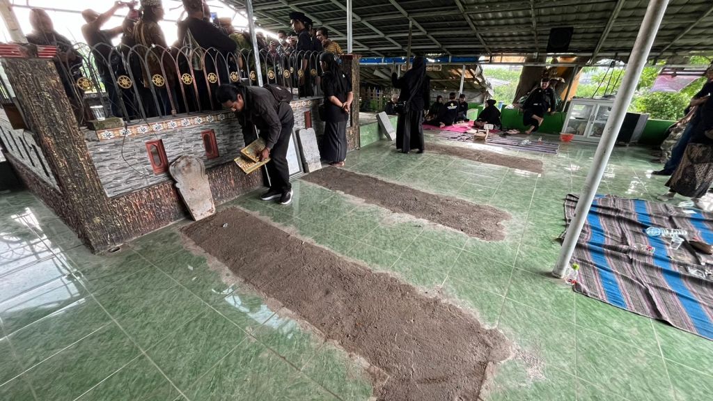 Belasan Makam Palsu di Mojokerto Dibongkar, Ini Alasannya