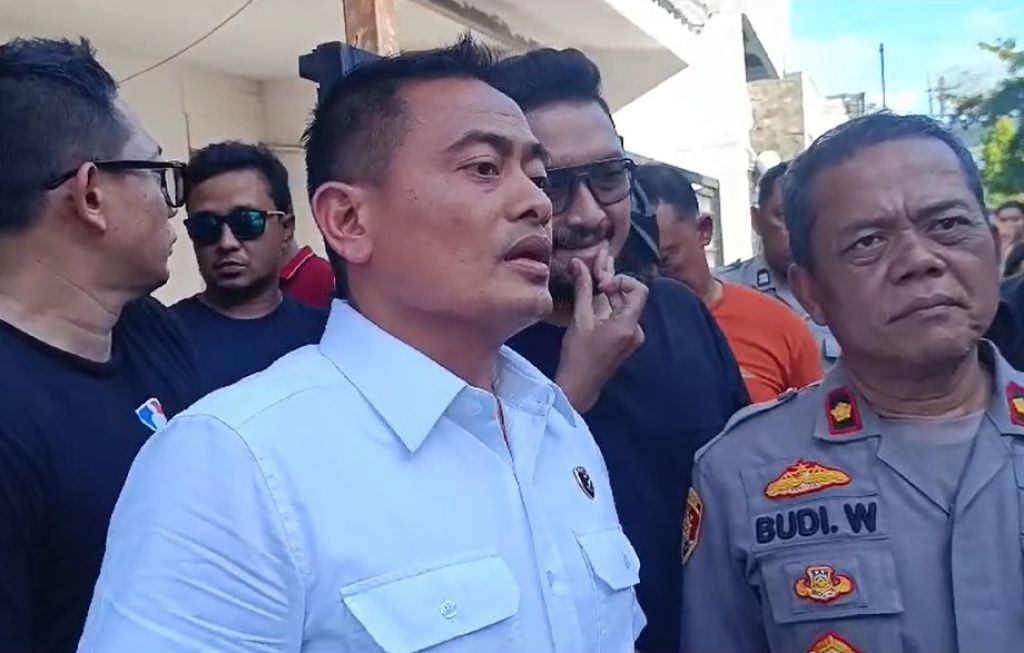 Tim Satreskrim Polrestabes Surabaya dan Polsek Tandes di lokasi pembunuhan gadis cantik