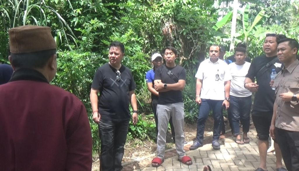 Dirreskrimum Polda Jatim, Kombes Pol M Farman memimpin tim gabungan di TKP (Foto: Eko Purwanto/mili.id)