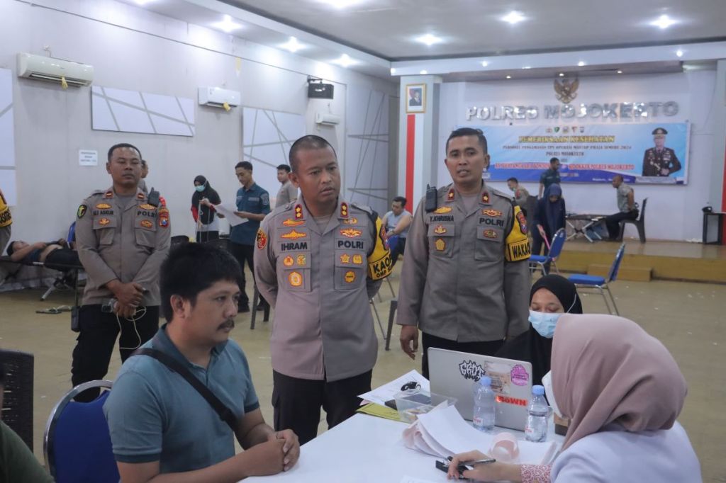 Pastikan Fisik Prima, 236 Personel Pengamanan TPS di Mojokerto Cek Kesehatan