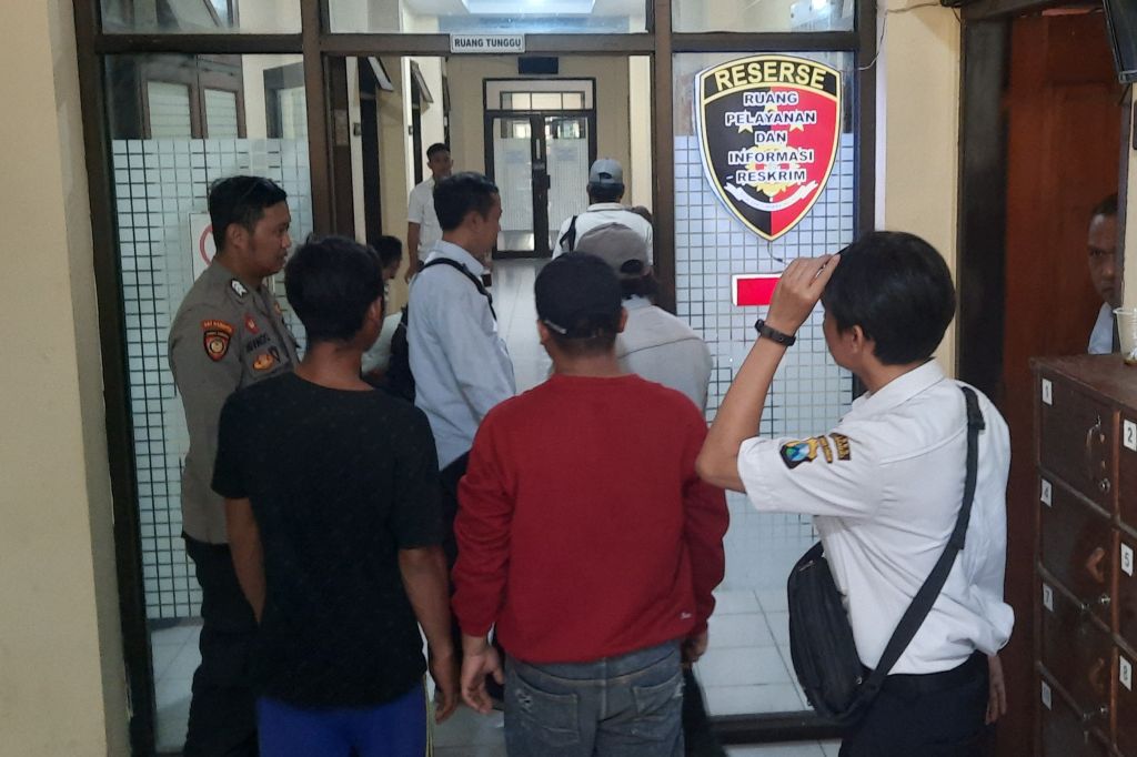 Gegara Pamer Alat Kelamin ke Siswi SMP, Pemuda Situbondo Nyaris Dimassa