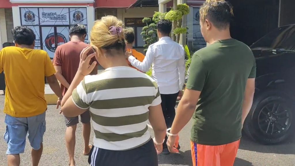 Penangkapan suami istri pengedar narkoba di Jember