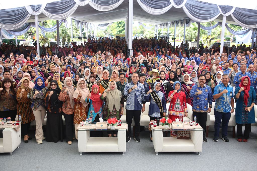 Pemkot Surabaya memberikan apresiasi kepada Bunda PAUD (Foto: Pemkot Surabaya)