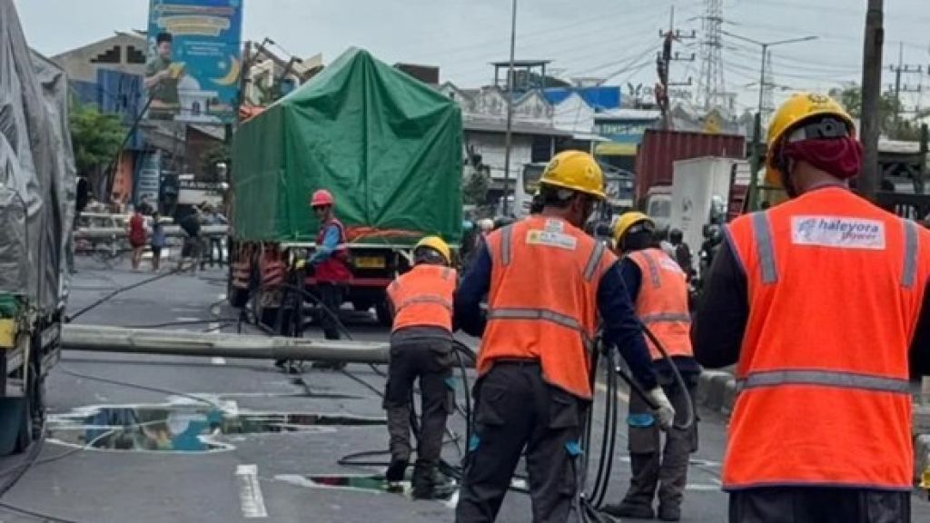 Pasca Tiang Listrik Tersapu Angin di Taman Sidoarjo, 63 Personel PLN Diterjunkan Pulihkan Listrik