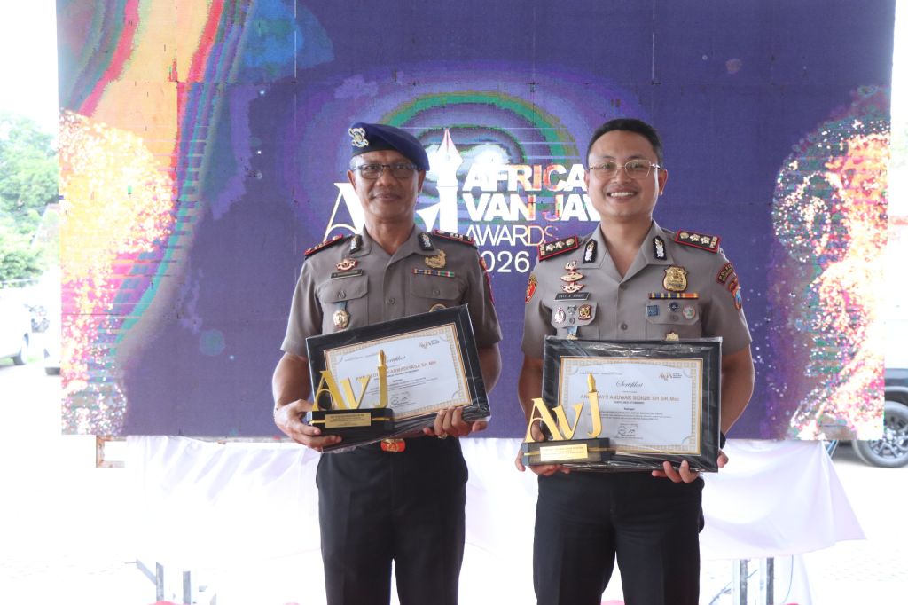 Kapolres Situbondo dan Kasat Polairud Raih Penghargaan Africa Van Java Awards 2026