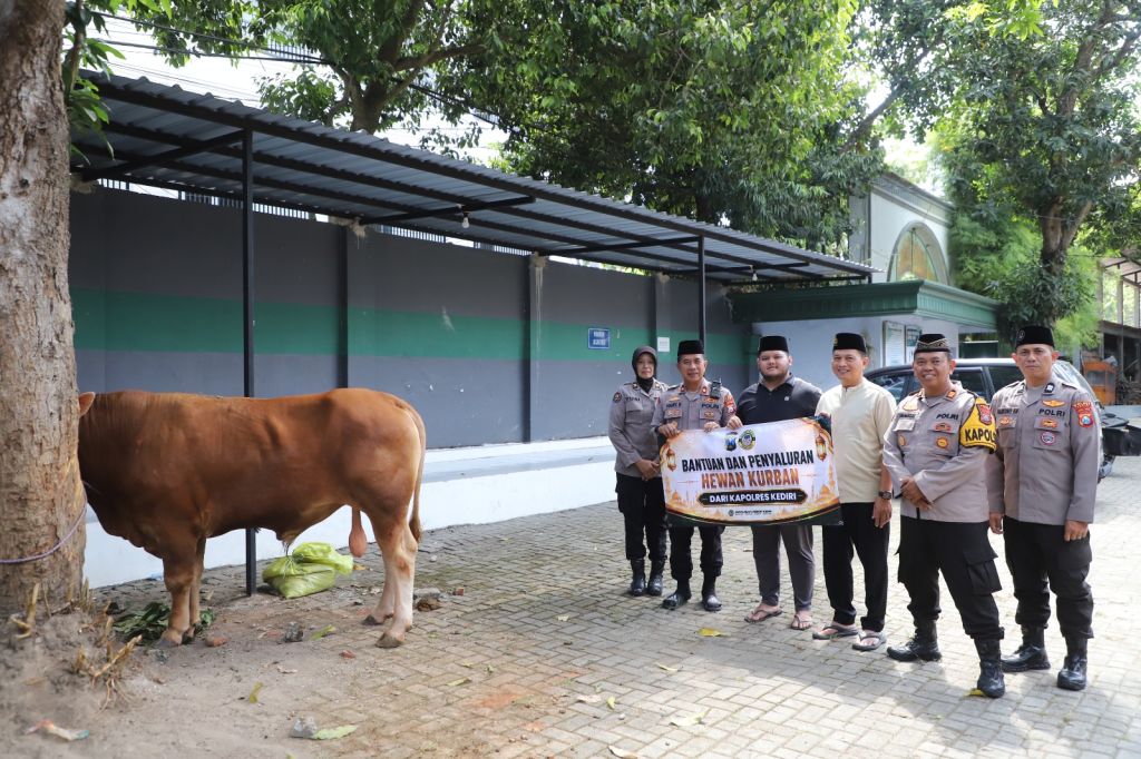 Sambut Iduladha 2026, Polres Kediri Distribusikan Hewan Kurban ke Sejumlah Ponpes