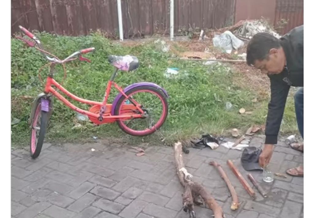 Polisi mengamankan sejumlah barang bukti dari lokasi