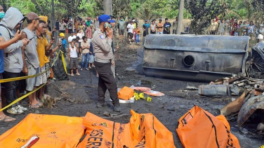 Tabrakan Maut Bus ALS vs Truk Tangki, 16 Korban Tewas