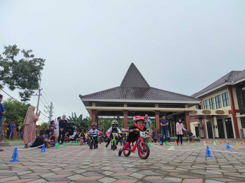 Push Bike Bumble Bike di Kota Mojokerto