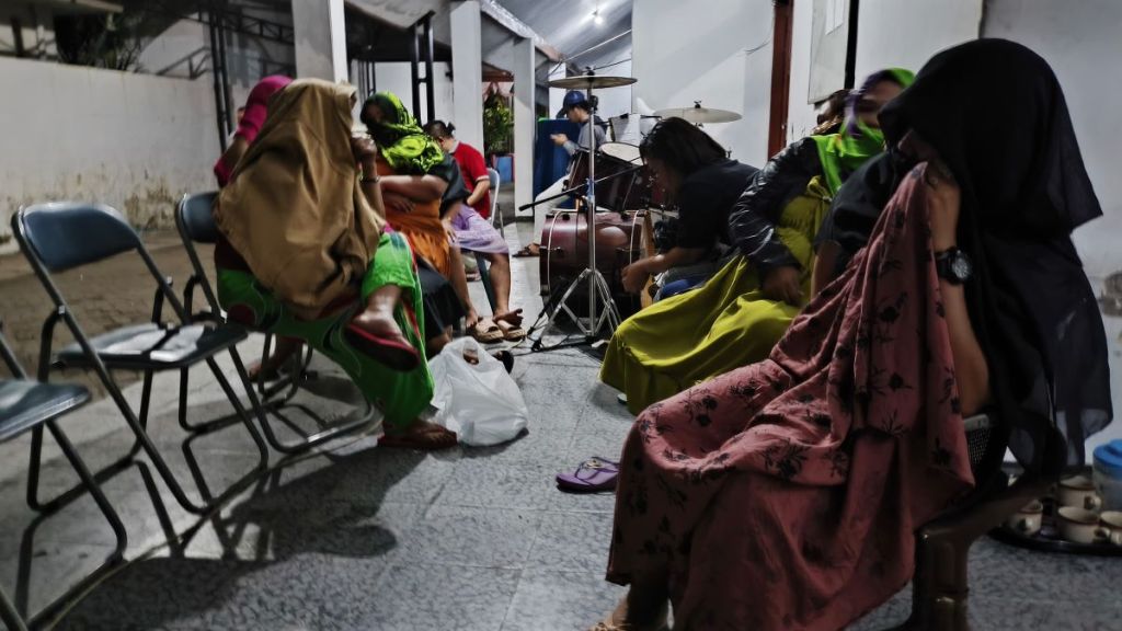 Satpol PP Kabupaten Probolinggo Gulung 12 PSK Pasir Panjang