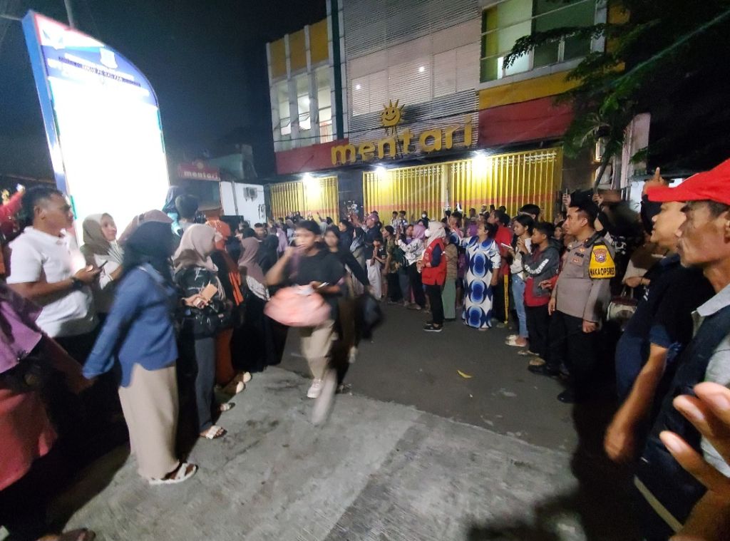 Rombongan Siswa SMPN 7 Mojokerto Disambut Haru Biru Keluarga