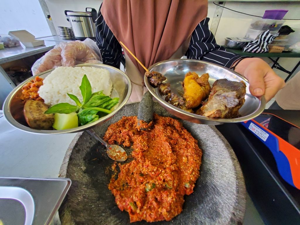Menu sambal tempong di Kota Mojokerto (Foto: Nana/mili.id)