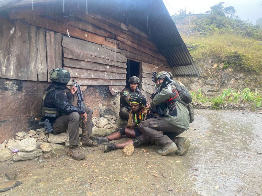 Satgas Ops Damai Cartenz Tangkap KKB Male Telenggen di Puncak Jaya