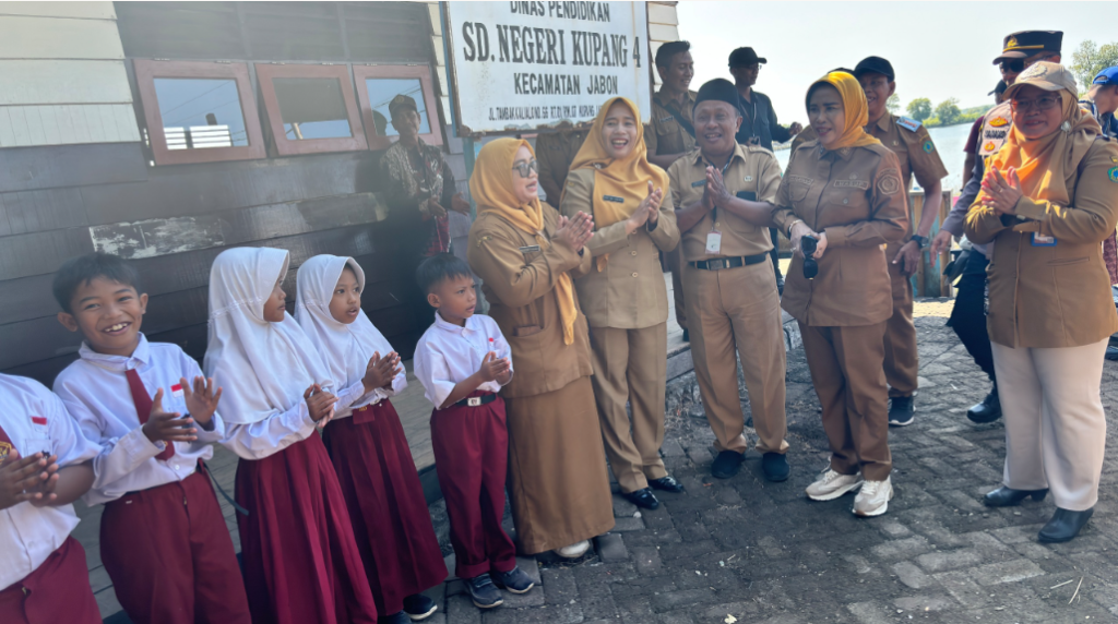 Wabup Mimik Tinjau Sekolah Pesisir Jabon, Percepat Rehabilitasi dan Pastikan MBG Segera Dinikmati Siswa