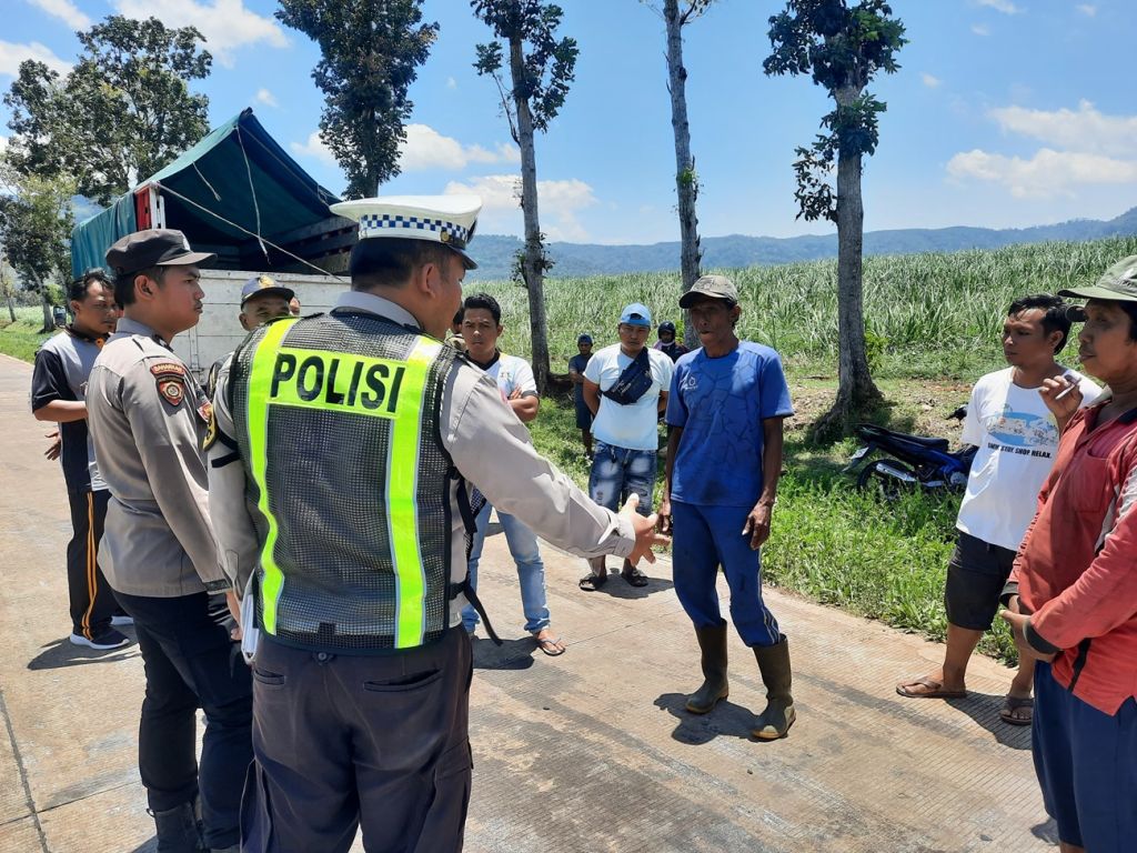 Grandong Seruduk Suami Istri di Jalur Lintas Selatan Banyuwangi, 1 Orang tewas