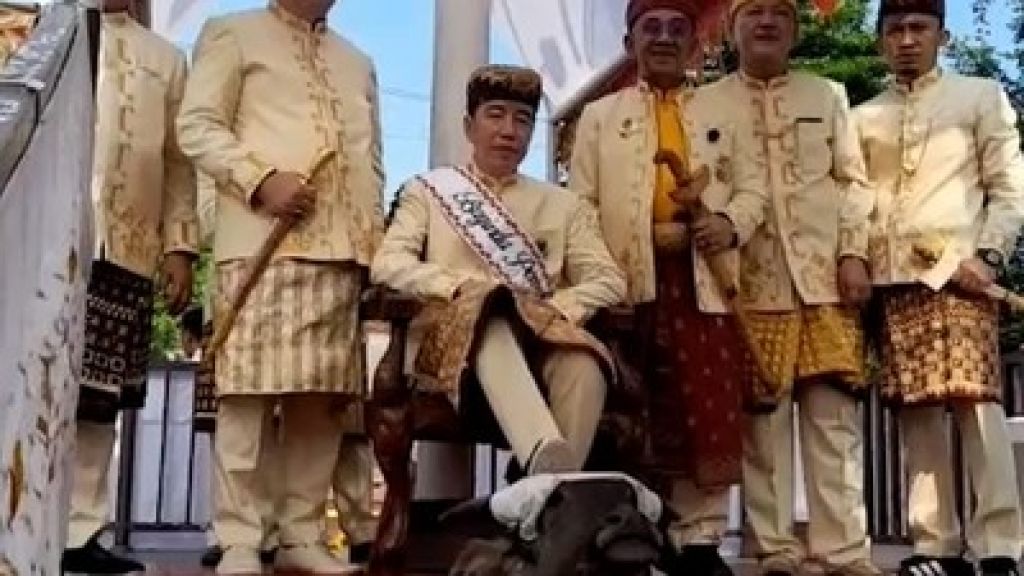 PDIP Kritik Ritual Jokowi Injak Kepala Kerbau, Singgung Simbol Kekuasaan