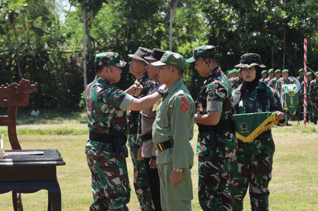 Pangdam V/Brawijaya, Mayjen TNI Rafael Granaday Bay, memimpin langsung upacara penutupan TMMD ke-119 di wilayah Kodim 0808/Blitar.(Pendam V/Brawijaya for mili.id)