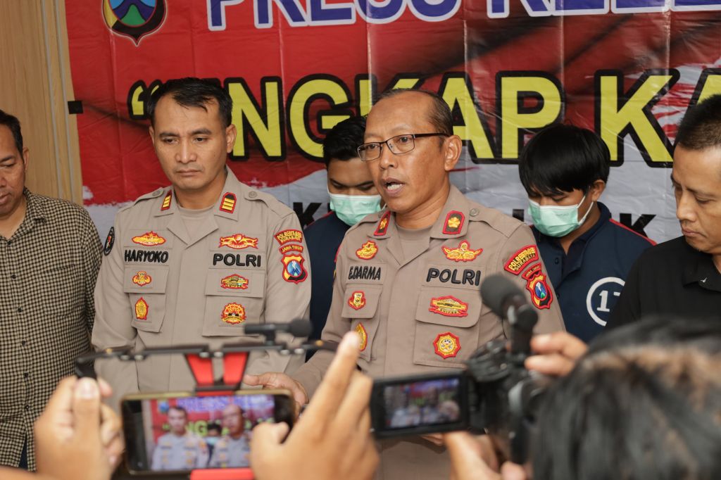 Polsek Gubeng oers rilis ungkap uang palsu